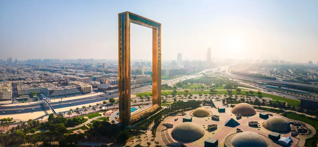 Dubai Frame - zeltains rāmis ar panorāmas skatu uz pilsētu