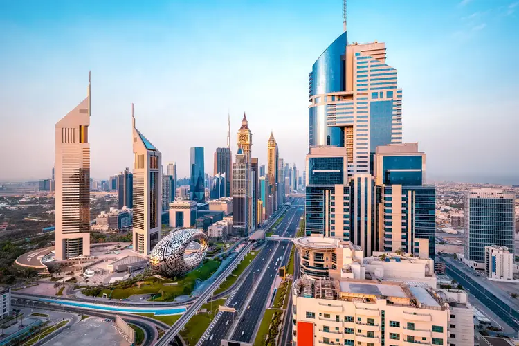 Fotogrāfija, kurā redzama unikālā Nākotnes muzeja (Museum of the Future) gredzenveida ēka Dubaijā.